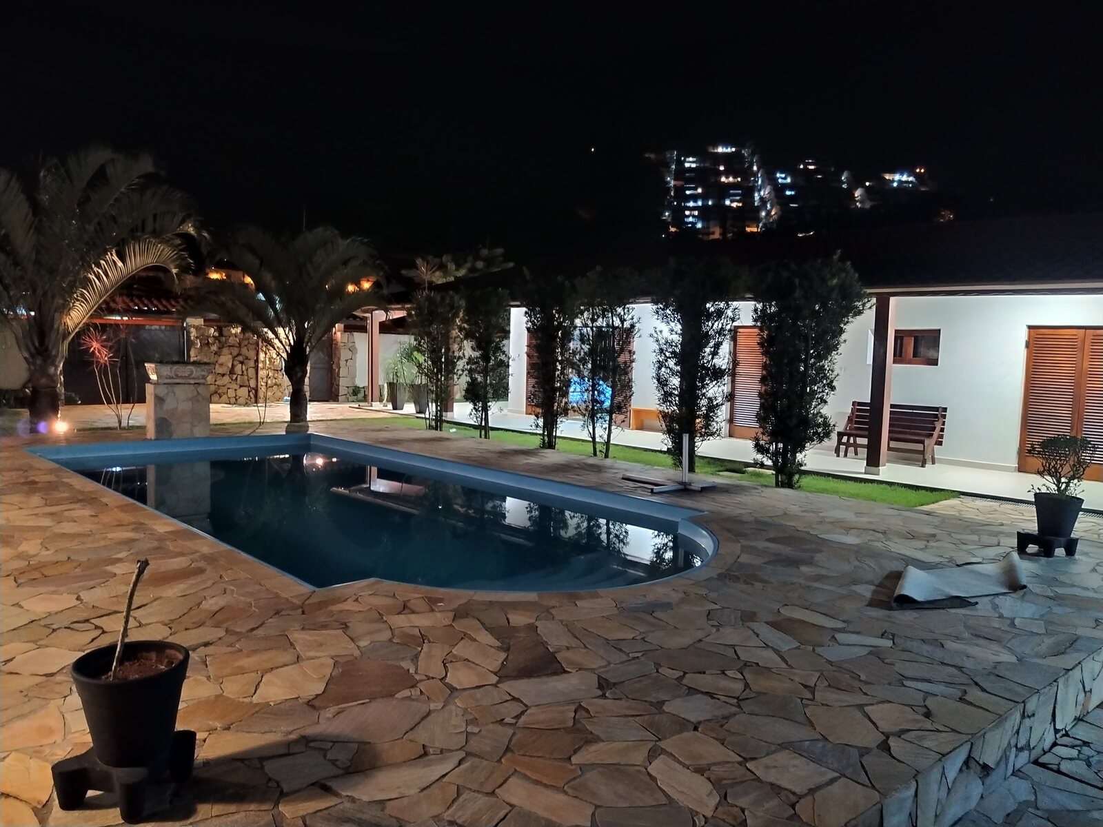 Casa com Piscina para 12 · Toninhas - foto 1
