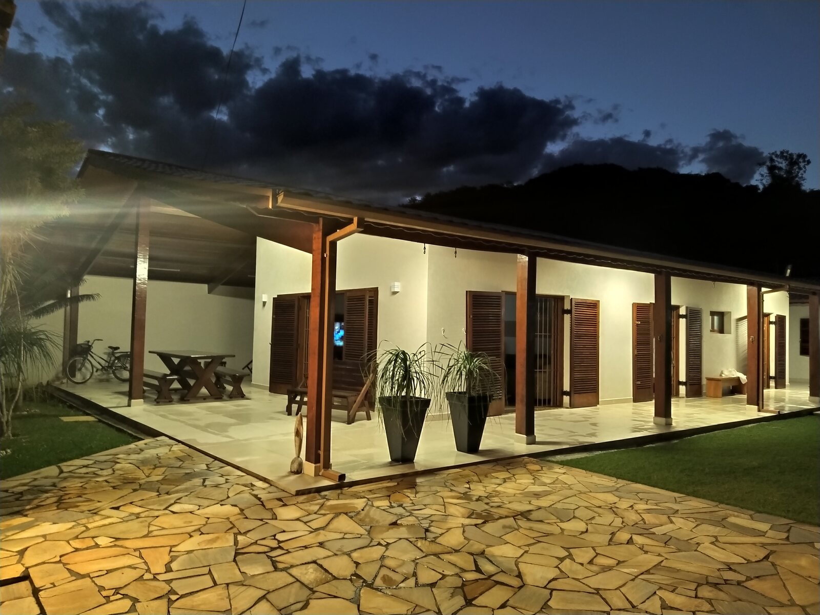 Casa com Piscina para 12 · Toninhas - foto 2