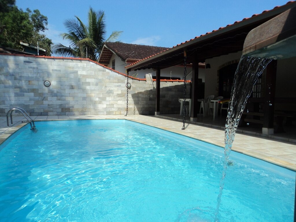 Casa com Piscina e Jardim para 12 · Itaguá - foto 1
