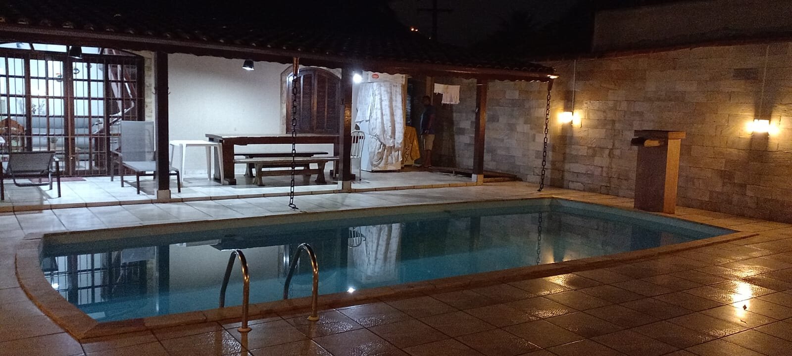 Casa com Piscina e Jardim para 12 · Itaguá - foto 2