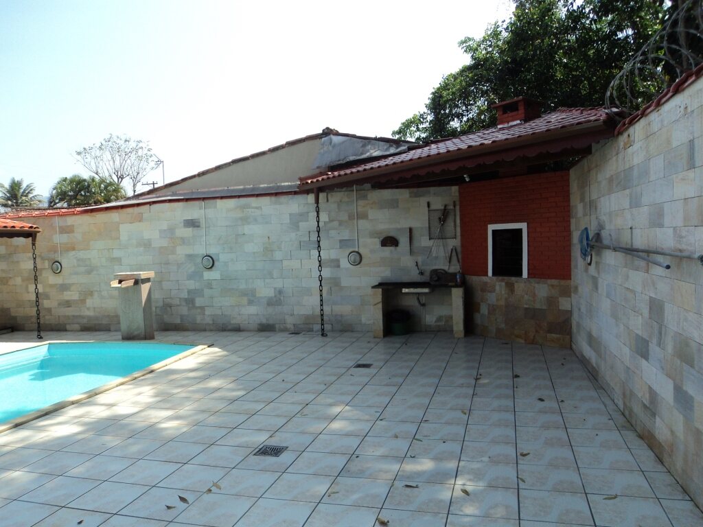 Casa com Piscina e Jardim para 12 · Itaguá - foto 3