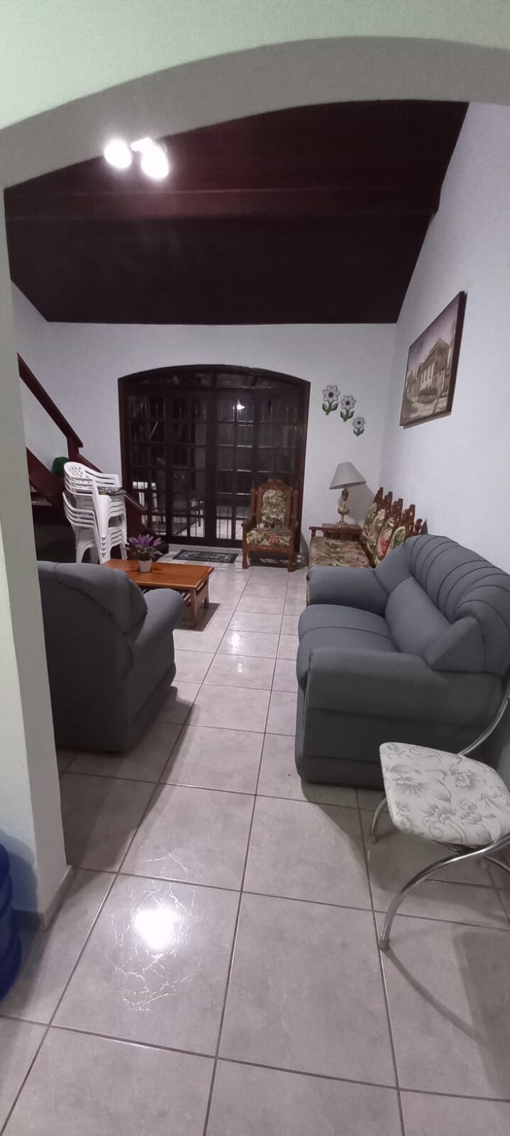 Casa com Piscina e Jardim para 12 · Itaguá - foto 5