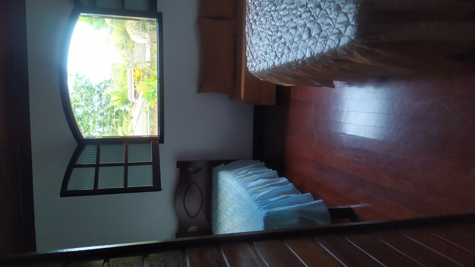 Casa com Piscina e Jardim para 12 · Itaguá - foto 7